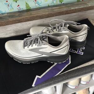 Brooks White and Gray Running Shoes